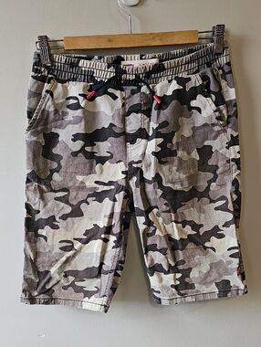 Levi's Youth XL Camo Elastic Waist Shorts